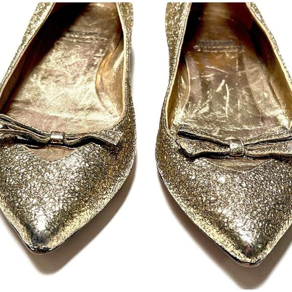 MOSCHINO CHEAPandCHIC Gold Crackled Leather 5/8” Heels BOW Flats Sz 36 Pointy - Picture 1 of 12